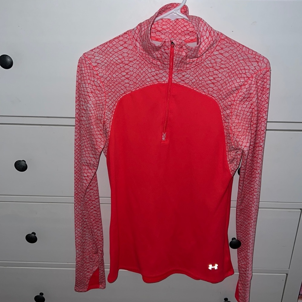 Women’s Size medium Under Armour half zip pull over